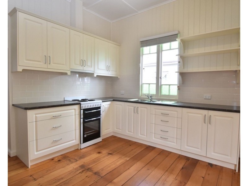 211 Campbell Street, Newtown QLD 4350