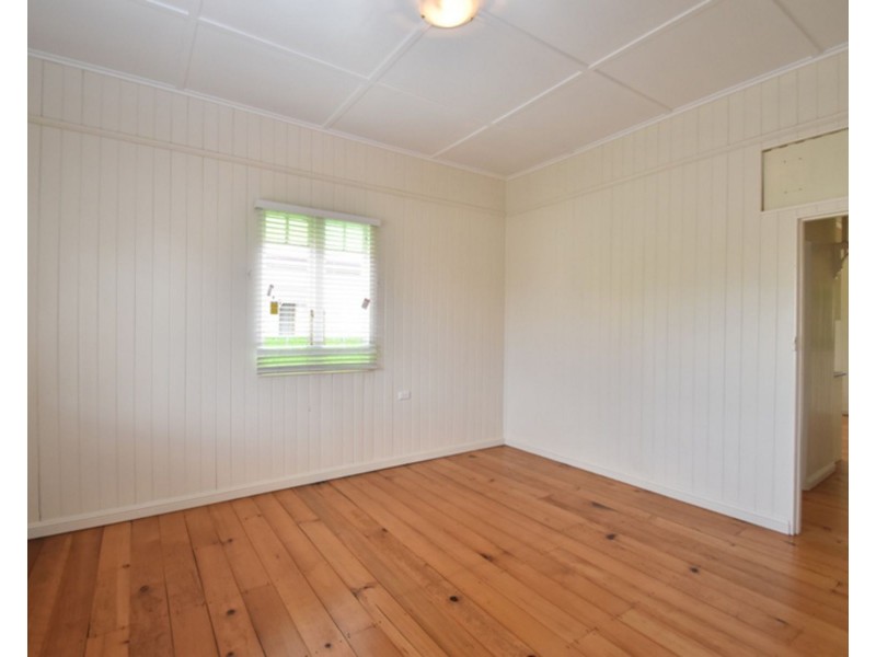 211 Campbell Street, Newtown QLD 4350