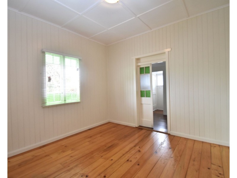 211 Campbell Street, Newtown QLD 4350