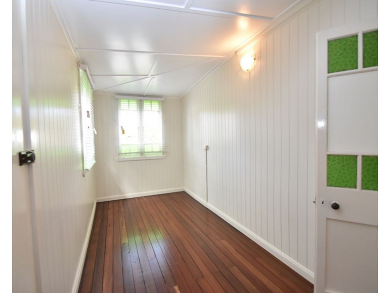 211 Campbell Street, Newtown QLD 4350