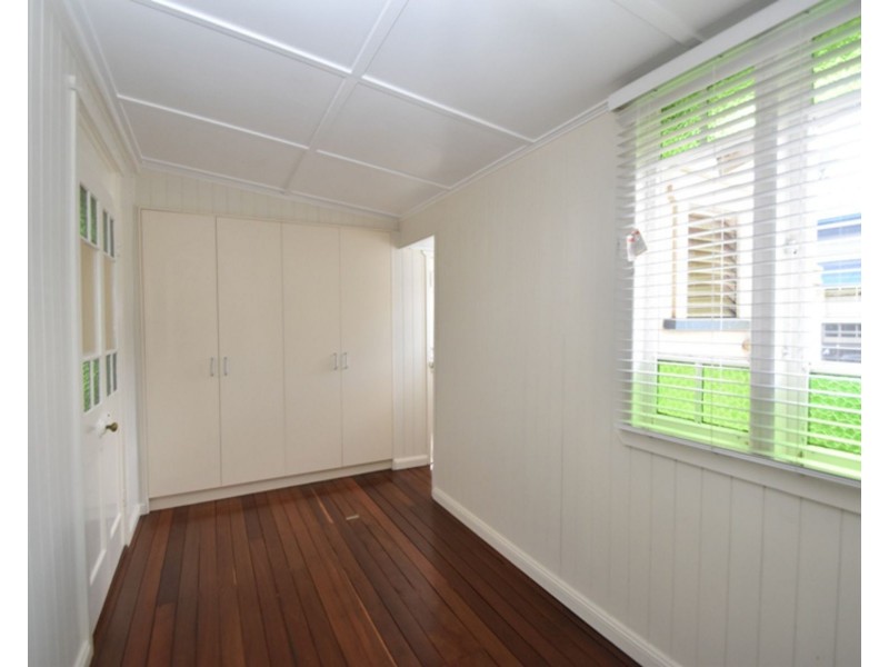 211 Campbell Street, Newtown QLD 4350