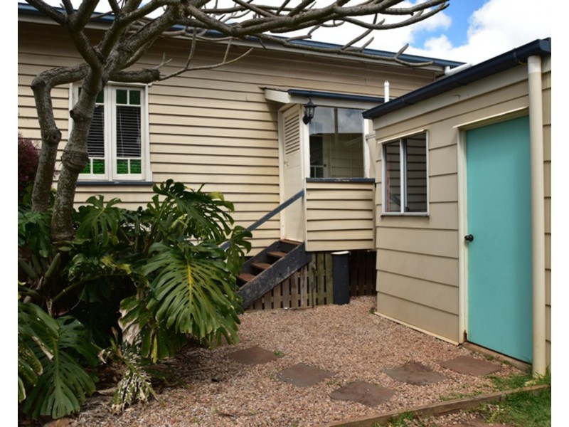 211 Campbell Street, Newtown QLD 4350