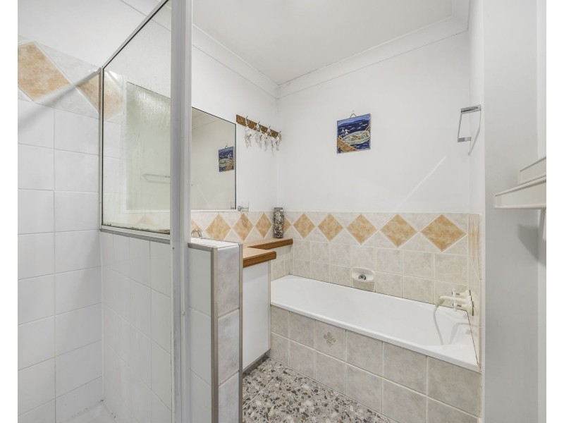 18 Beer Court, Kearneys Spring QLD 4350