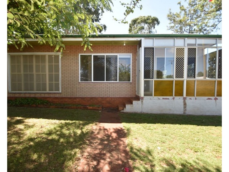 42 Tara Street, Wilsonton QLD 4350