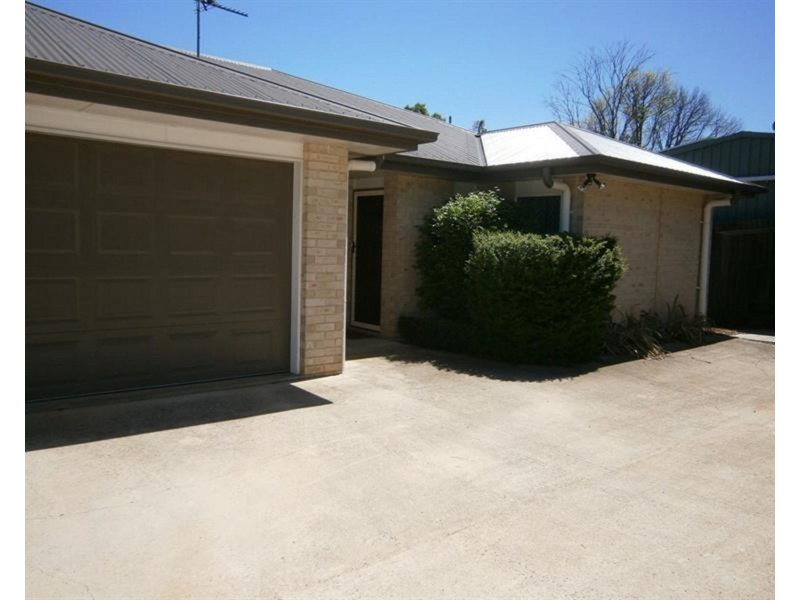 2/180A Jellicoe Street, Newtown QLD 4350