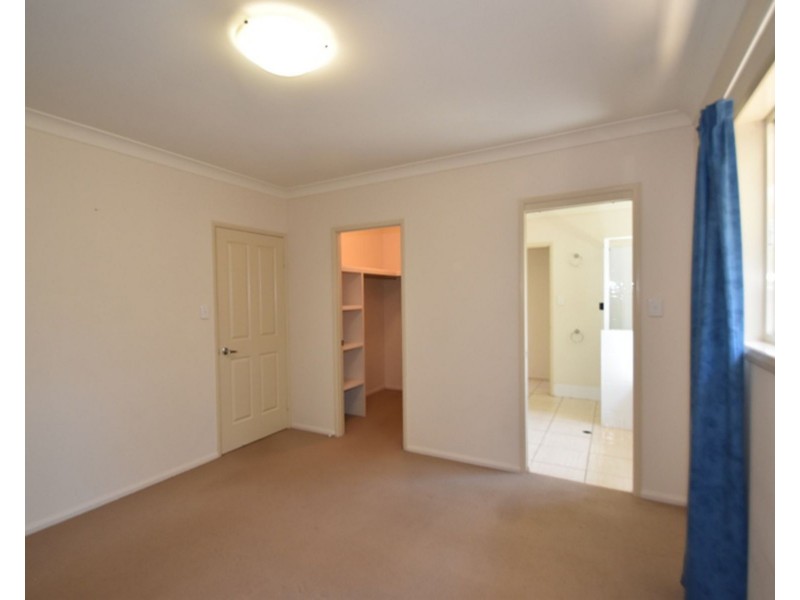 2/180A Jellicoe Street, Newtown QLD 4350