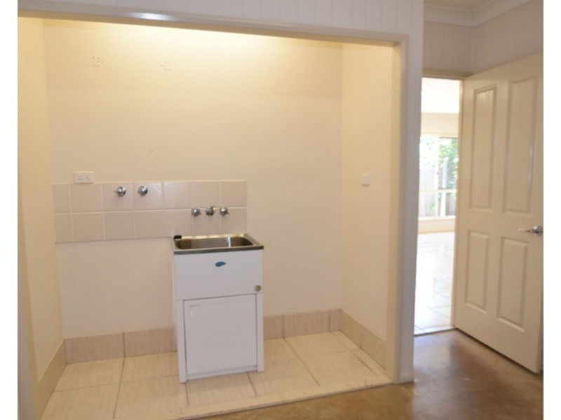 2/180A Jellicoe Street, Newtown QLD 4350