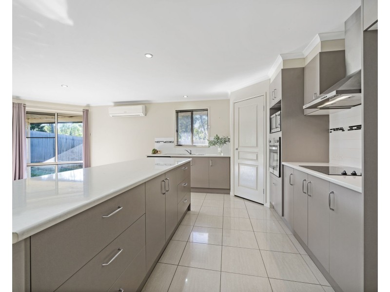 10 Trevean Drive, Kleinton QLD 4352