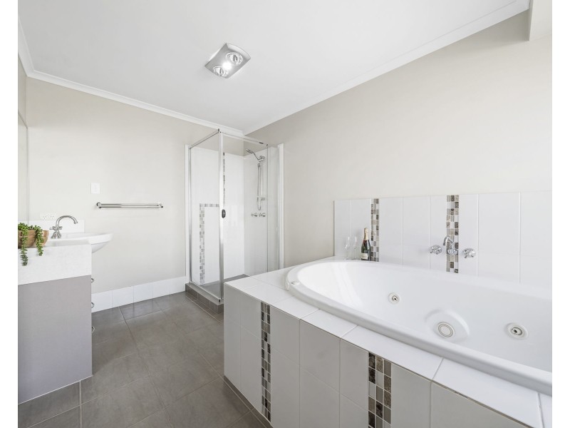 10 Trevean Drive, Kleinton QLD 4352