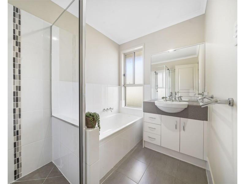 10 Trevean Drive, Kleinton QLD 4352