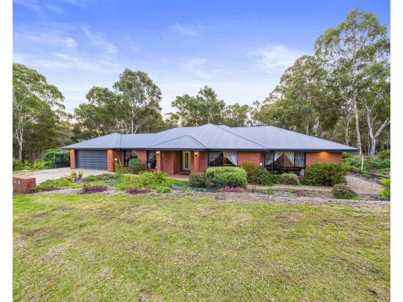 10 Acacia Avenue, Top Camp QLD 4350