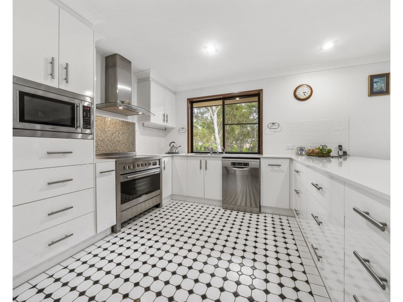 10 Acacia Avenue, Top Camp QLD 4350
