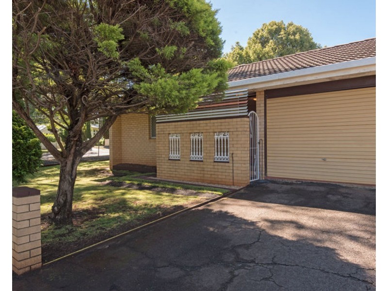 1/64 Campbell Street, East Toowoomba QLD 4350