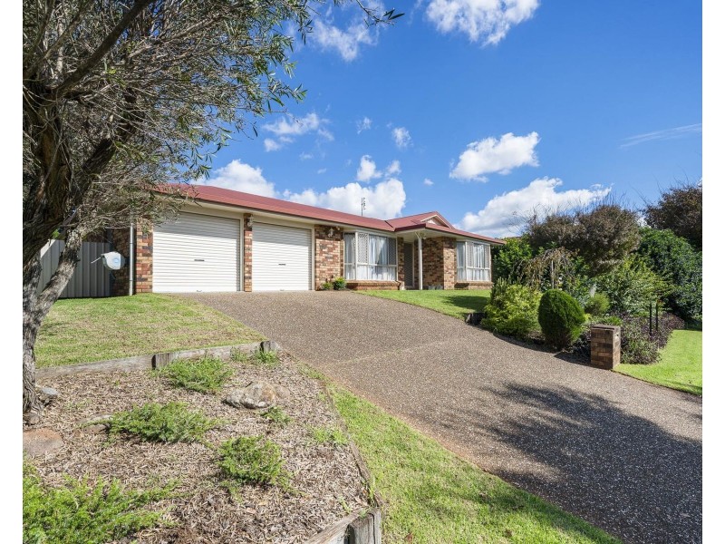 10 Poinsettia Court, Middle Ridge QLD 4350