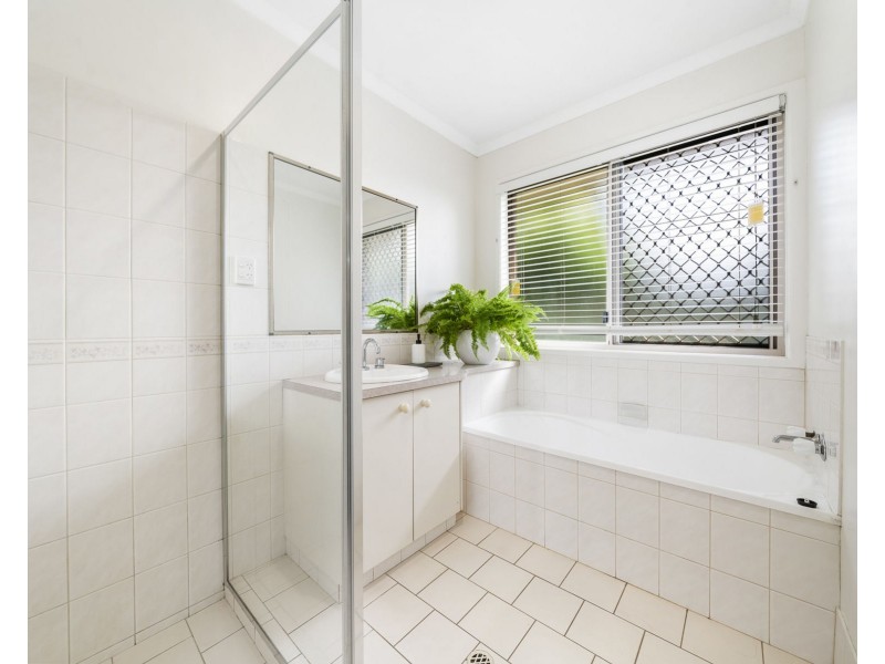 10 Poinsettia Court, Middle Ridge QLD 4350