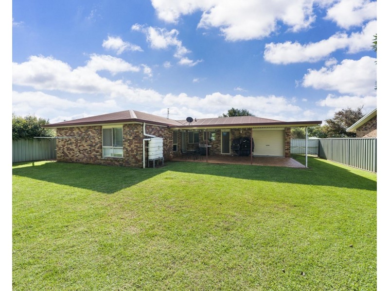 10 Poinsettia Court, Middle Ridge QLD 4350