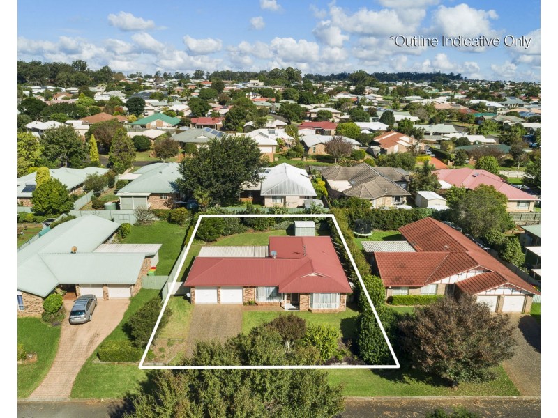 10 Poinsettia Court, Middle Ridge QLD 4350