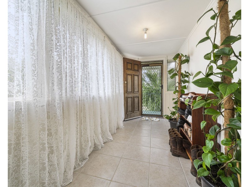 6 Eton Street, Cambooya QLD 4358