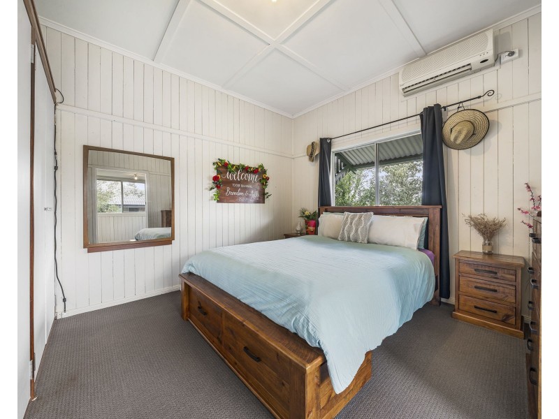 6 Eton Street, Cambooya QLD 4358