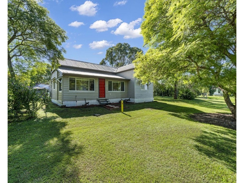 15 Lilly Street, Goombungee QLD 4354