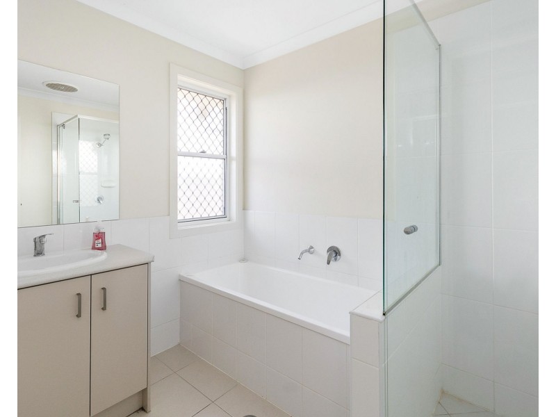 12 Farrer Street, Cranley QLD 4350