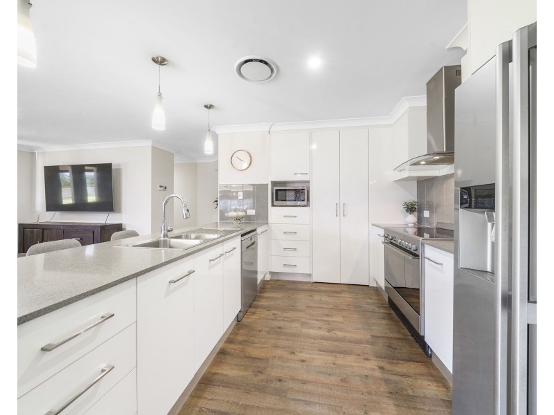 6 Bernard Court, Highfields QLD 4352
