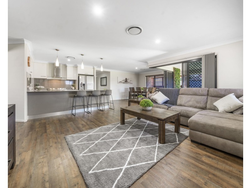 6 Bernard Court, Highfields QLD 4352