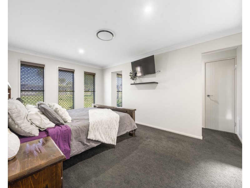 6 Bernard Court, Highfields QLD 4352