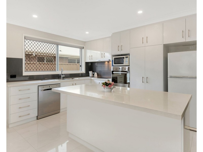 5 Chainey Court, Glenvale QLD 4350