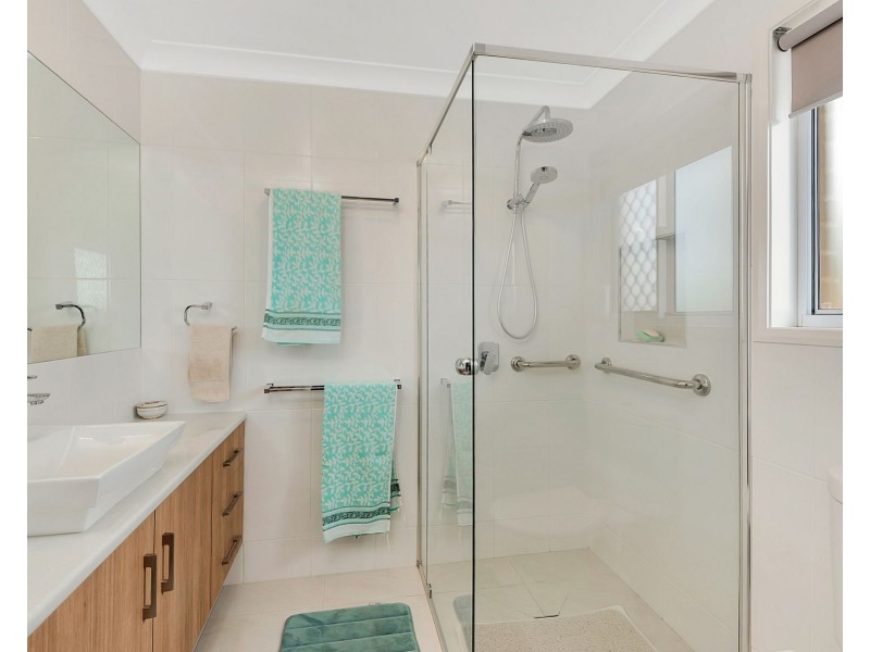 5 Chainey Court, Glenvale QLD 4350