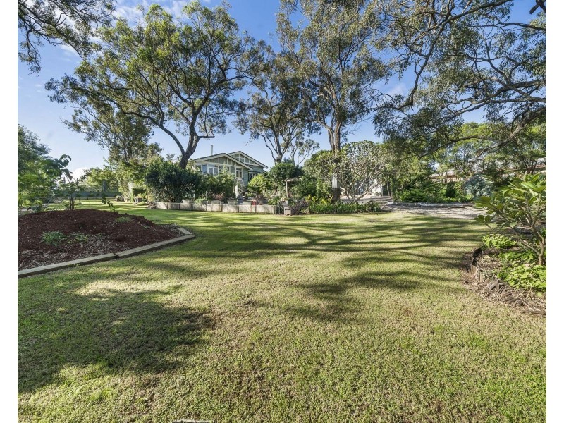 11 Phalaris Court, Meringandan West QLD 4352