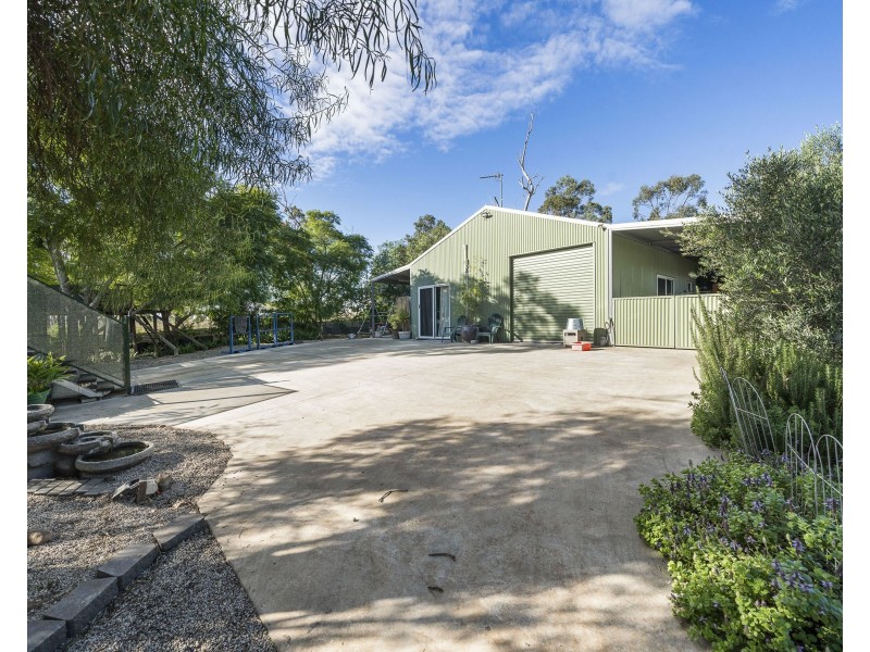 11 Phalaris Court, Meringandan West QLD 4352