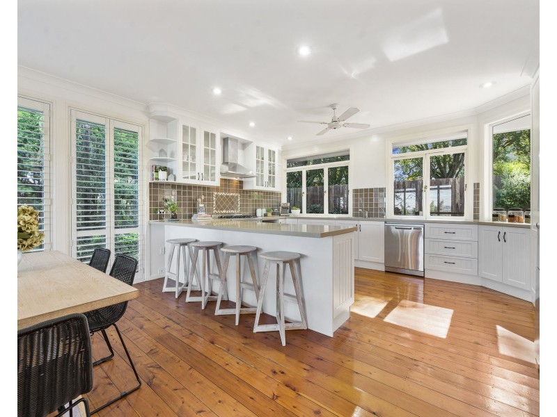 6 Roderic Court, Mount Lofty QLD 4350