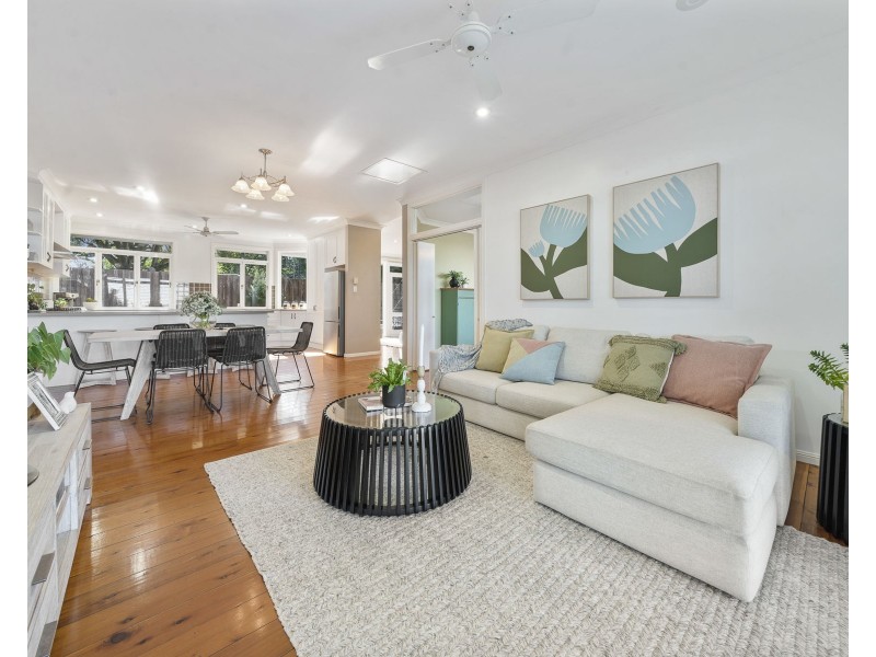6 Roderic Court, Mount Lofty QLD 4350