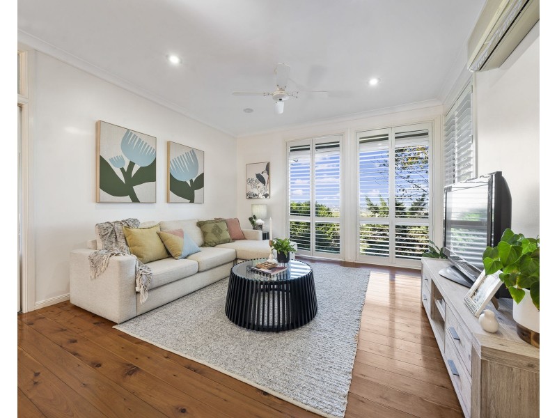6 Roderic Court, Mount Lofty QLD 4350