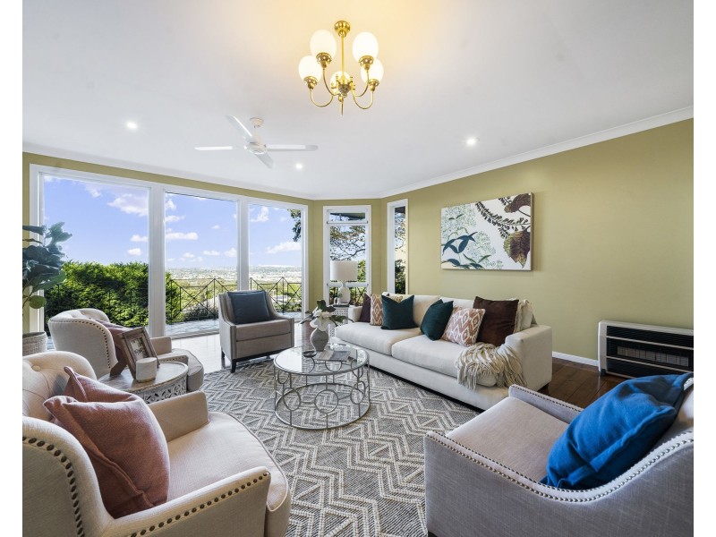 6 Roderic Court, Mount Lofty QLD 4350