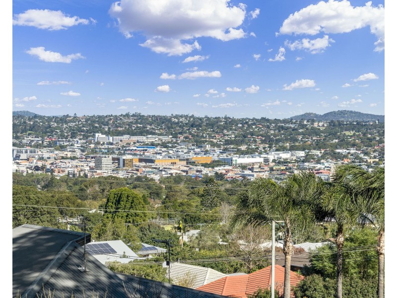 6 Roderic Court, Mount Lofty QLD 4350