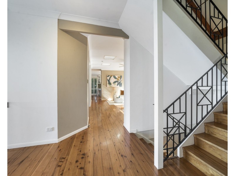 6 Roderic Court, Mount Lofty QLD 4350