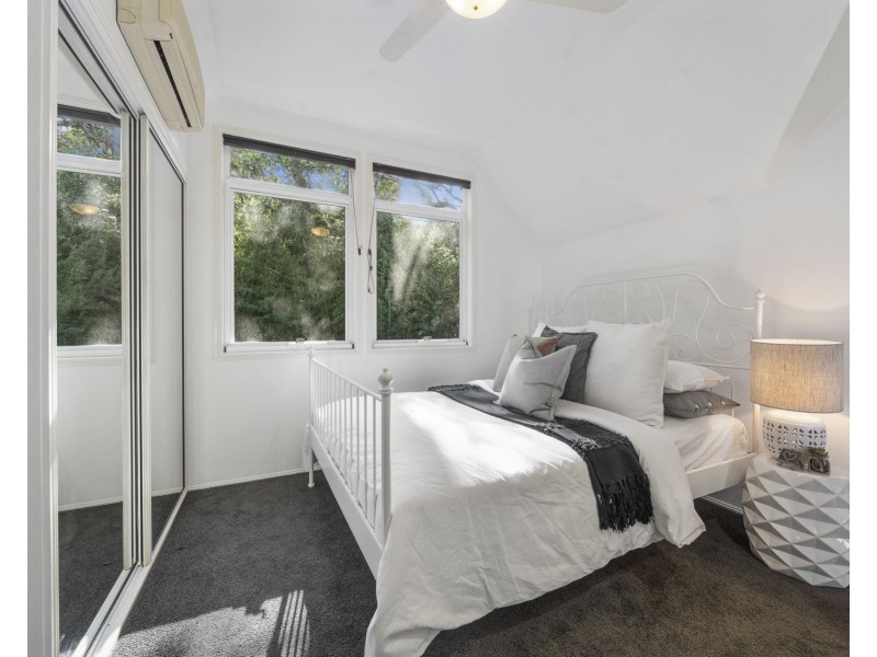 6 Roderic Court, Mount Lofty QLD 4350