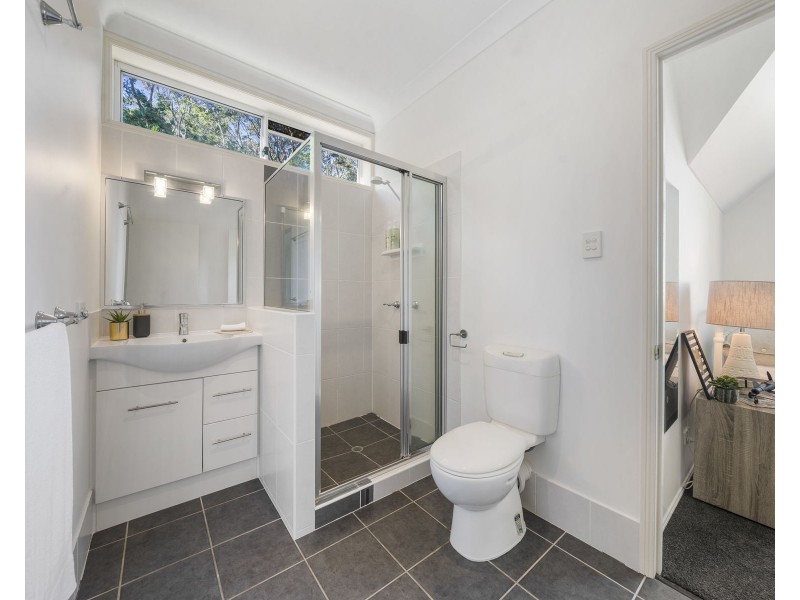 6 Roderic Court, Mount Lofty QLD 4350