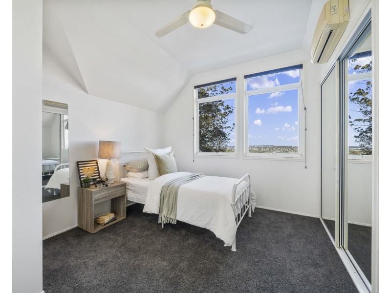 6 Roderic Court, Mount Lofty QLD 4350