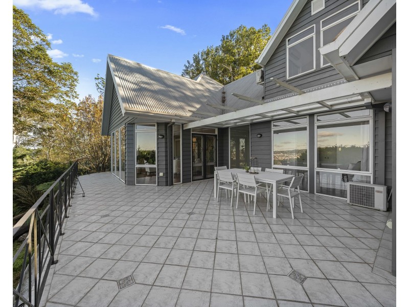 6 Roderic Court, Mount Lofty QLD 4350