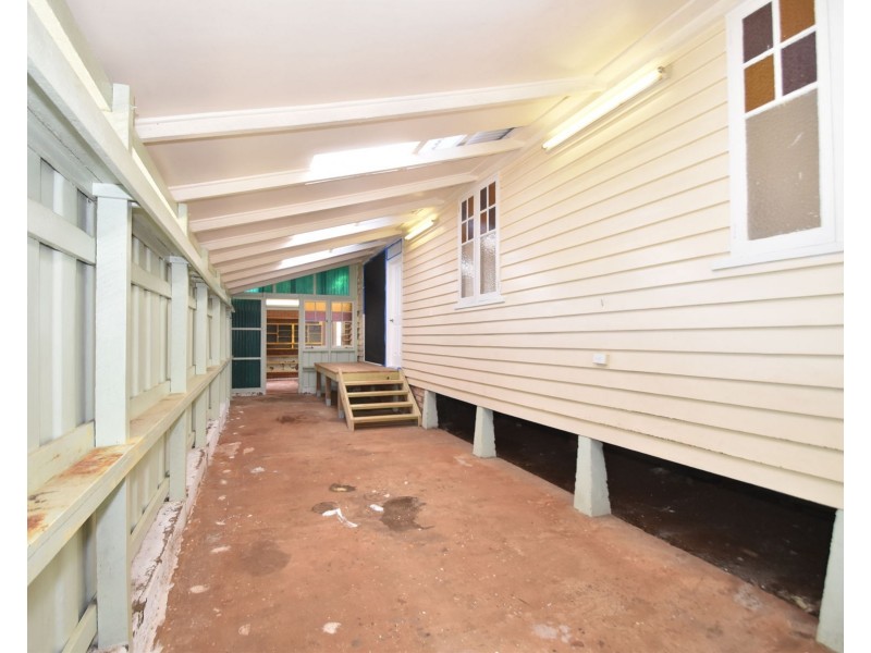 2 Wombyra Street, Newtown QLD 4350