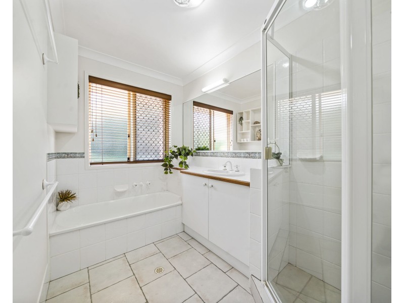 1 Rainbow Court, Gowrie Junction QLD 4352