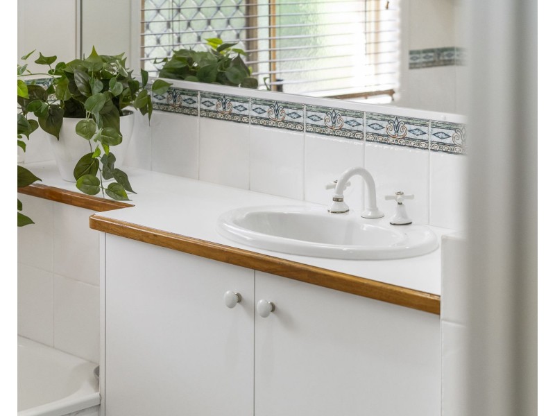 1 Rainbow Court, Gowrie Junction QLD 4352