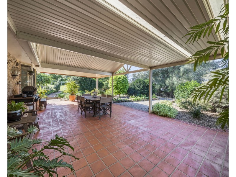 1 Rainbow Court, Gowrie Junction QLD 4352