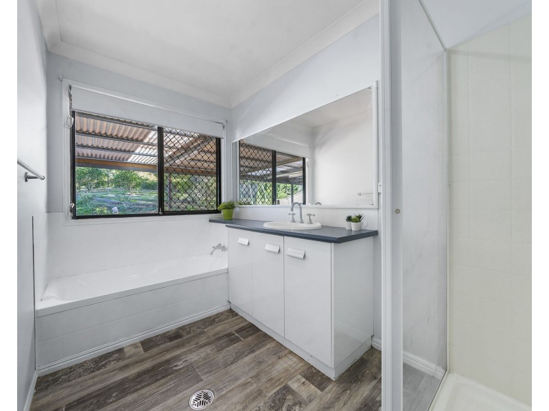 7 Nichols Drive, Glencoe QLD 4352