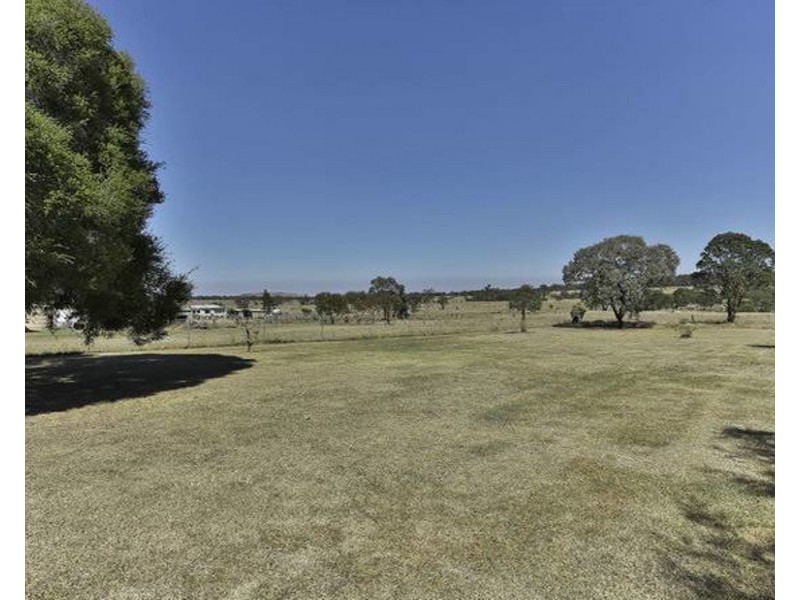 153 Mocatta Street, Goombungee QLD 4354