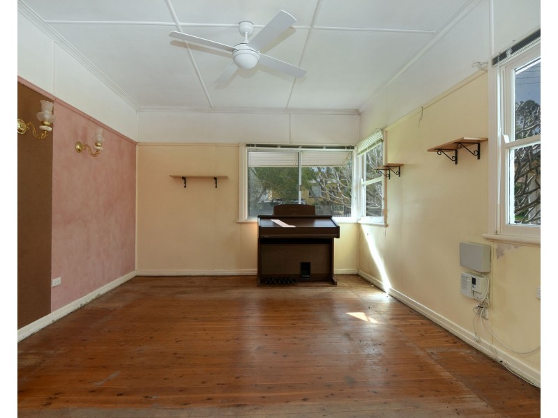 14 Rhyde Street, Mount Lofty QLD 4350