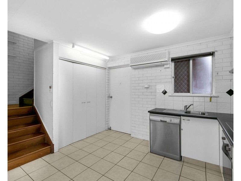 2/177a West Street, Newtown QLD 4350